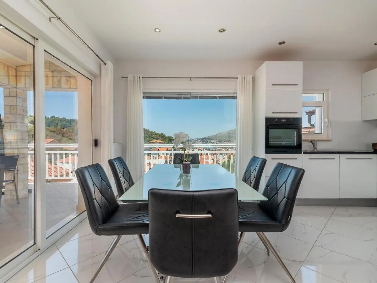 Spacious Apartment In A Quiet Area  Trogir