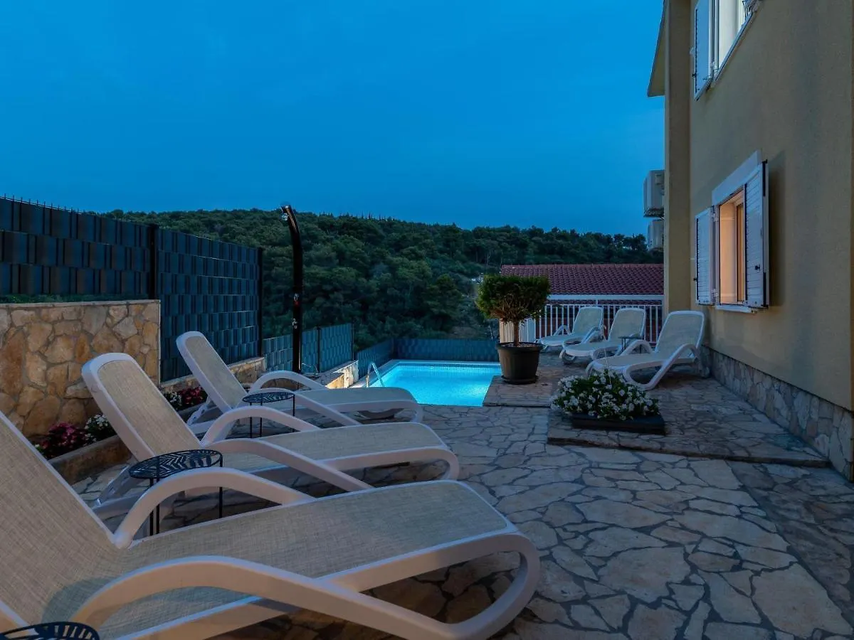 Spacious Apartment In A Quiet Area