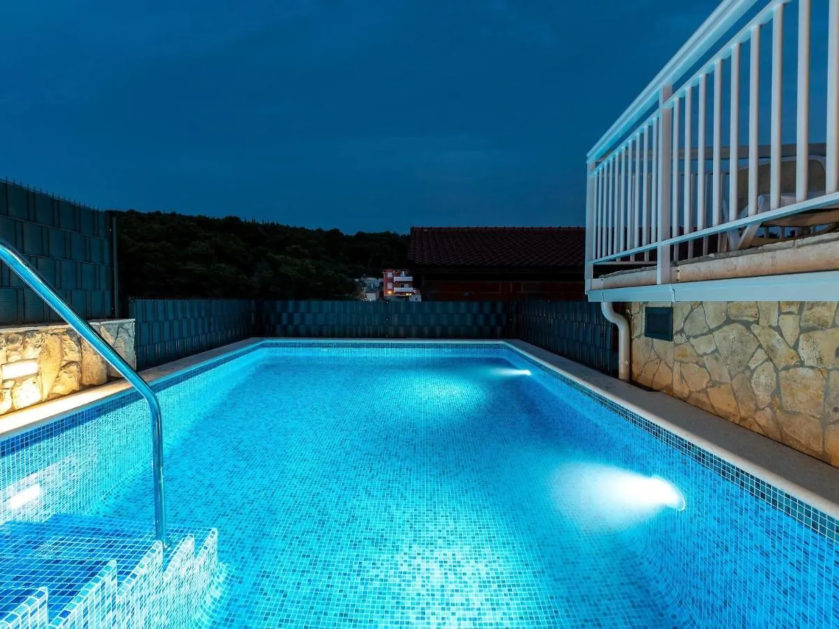 Spacious Apartment In A Quiet Area Croatia