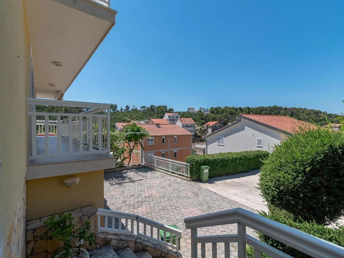 Spacious Apartment In A Quiet Area