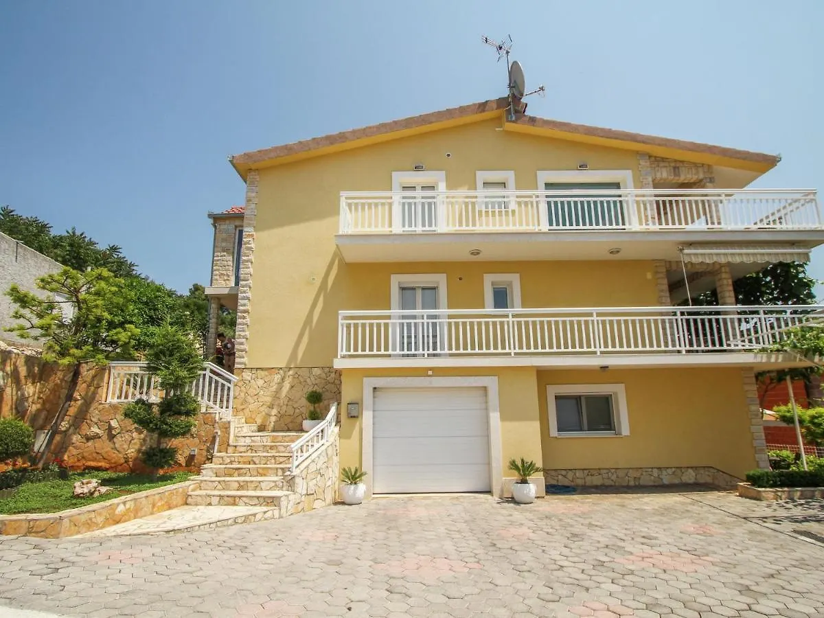 Spacious Apartment In A Quiet Area 0*, Trogir