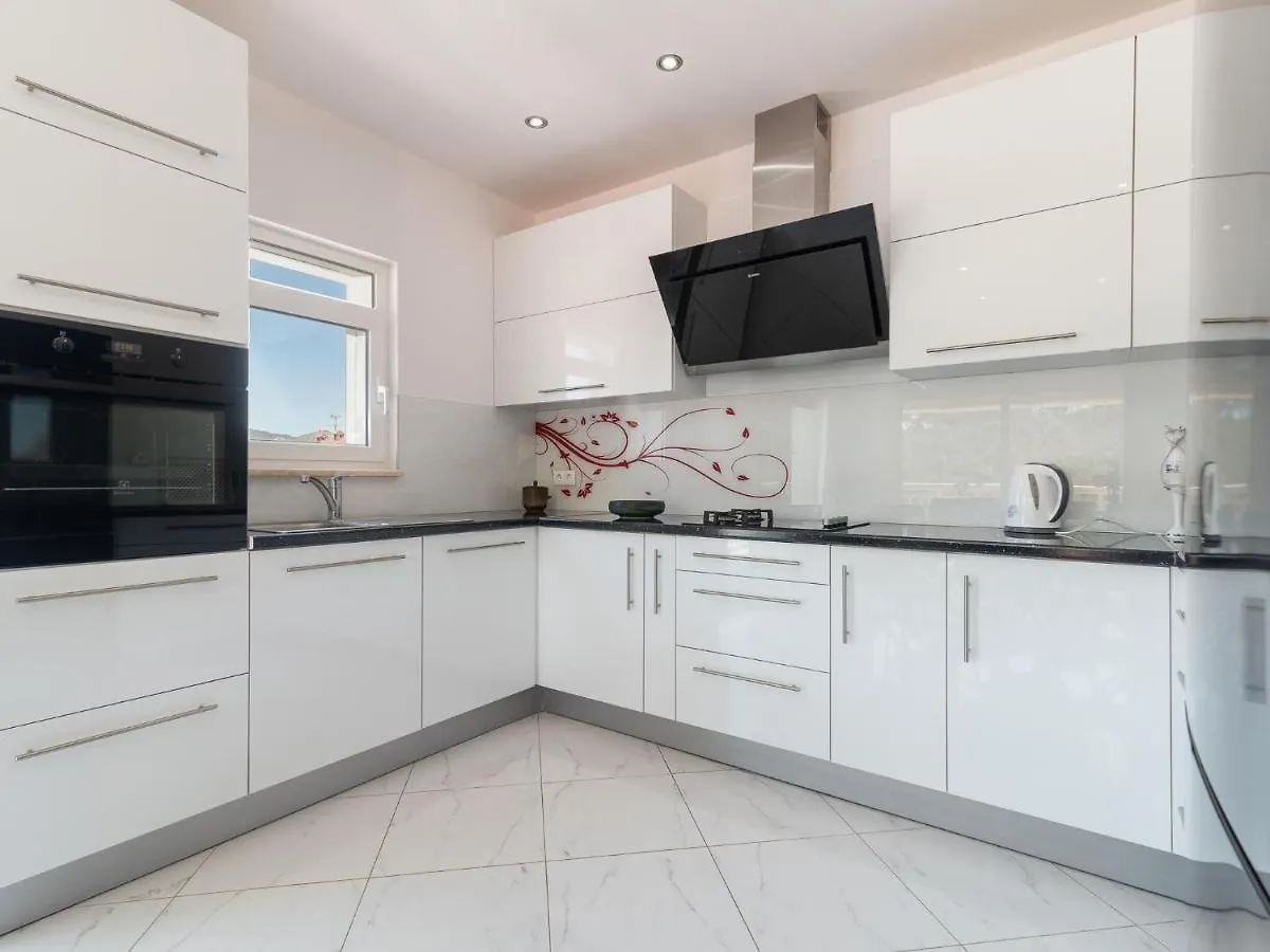 Spacious Apartment In A Quiet Area