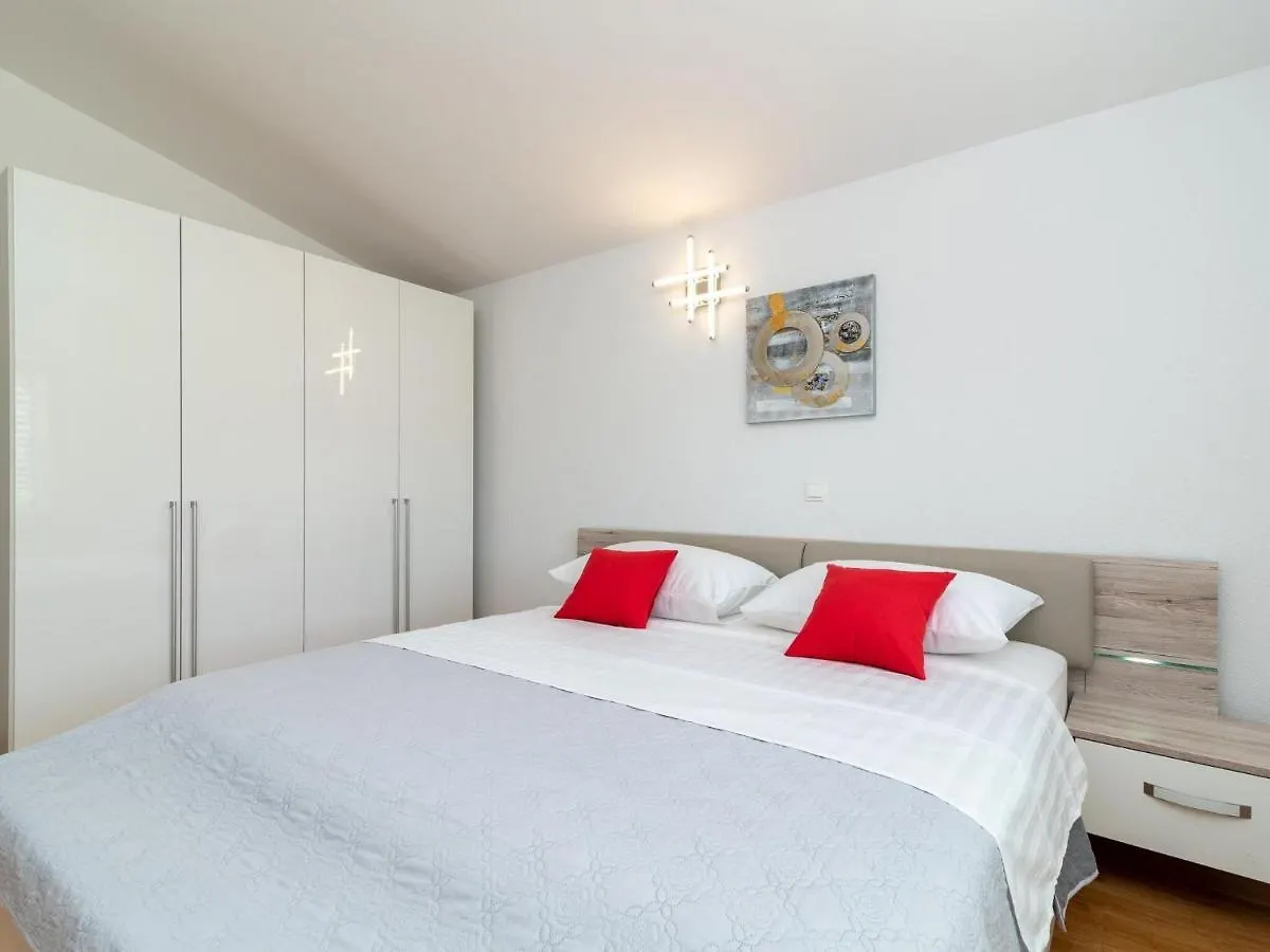 Spacious Apartment In A Quiet Area
